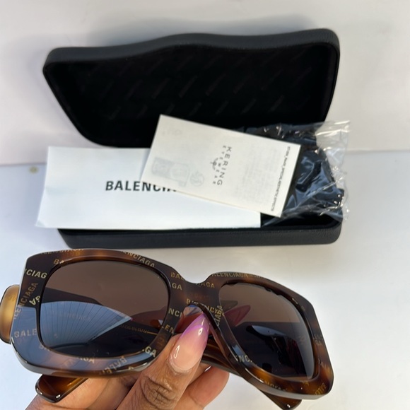 New Authentic Balenciaga
Women's BB0069S 53mm New Havana Rectangle Sunglasses - Picture 12 of 13